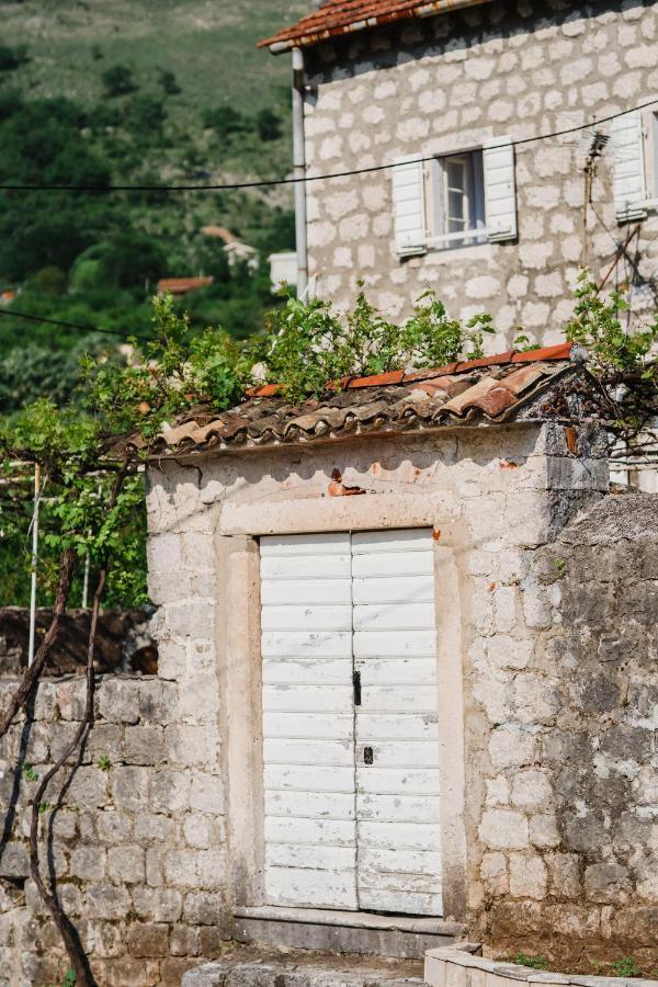 White Shutters House Vila Risan Exterior foto