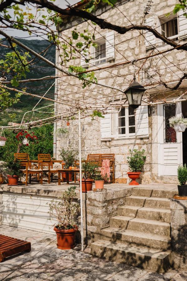 White Shutters House Vila Risan Exterior foto